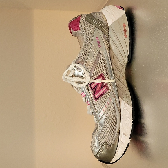 New Balance x Susan G. Moment for the Cure Breast Cancer Gray & Magenta …